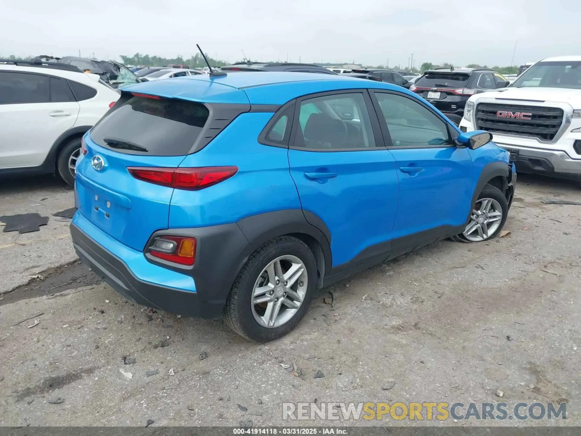 4 Photograph of a damaged car KM8K12AA8LU441005 HYUNDAI KONA 2020