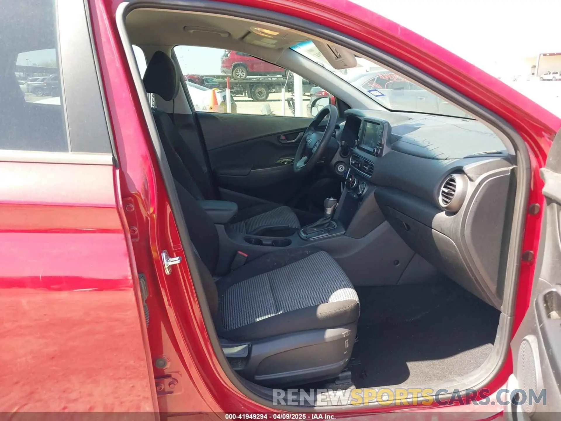 5 Photograph of a damaged car KM8K12AA9LU578602 HYUNDAI KONA 2020