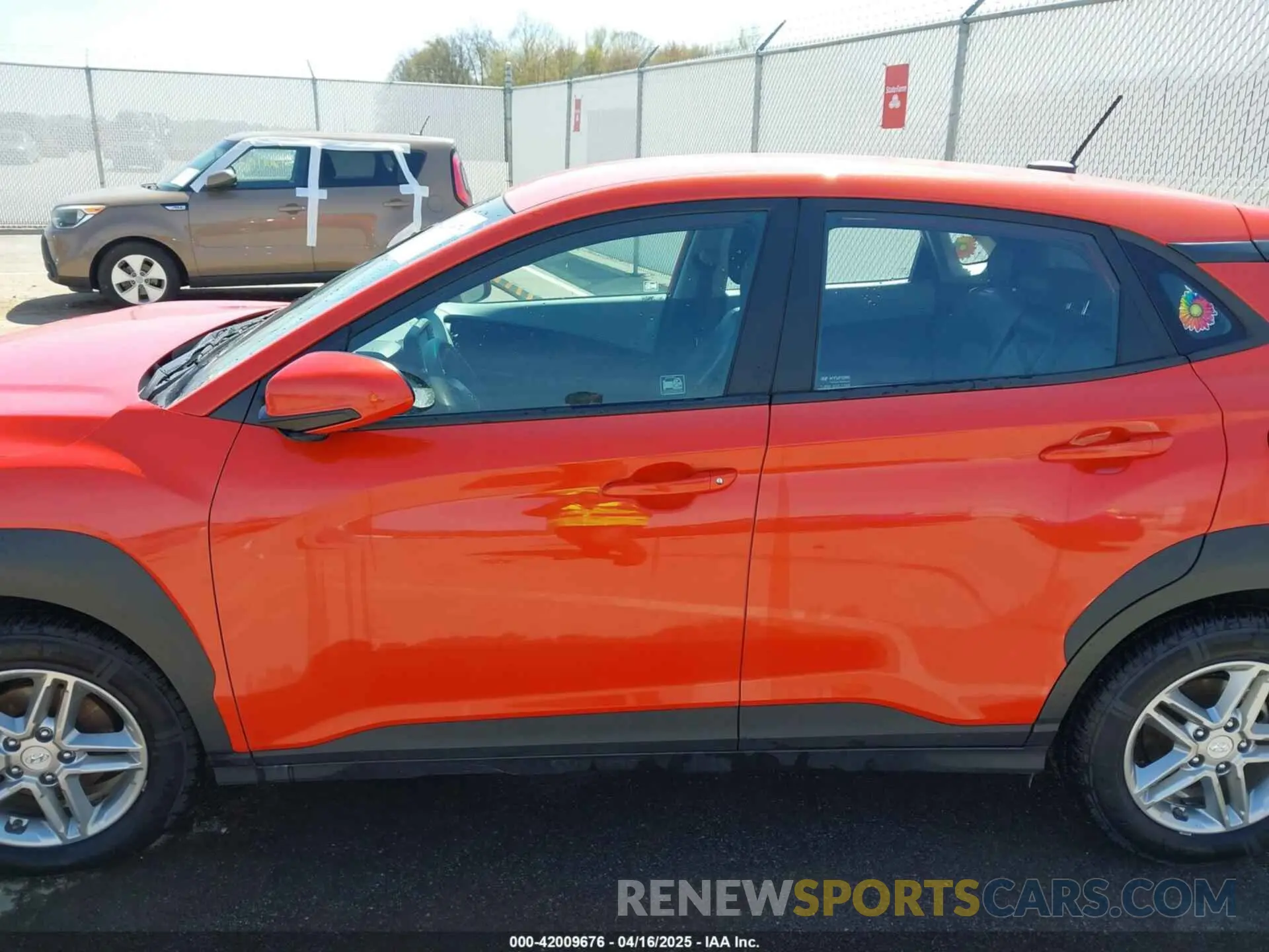 14 Photograph of a damaged car KM8K12AAXLU561484 HYUNDAI KONA 2020
