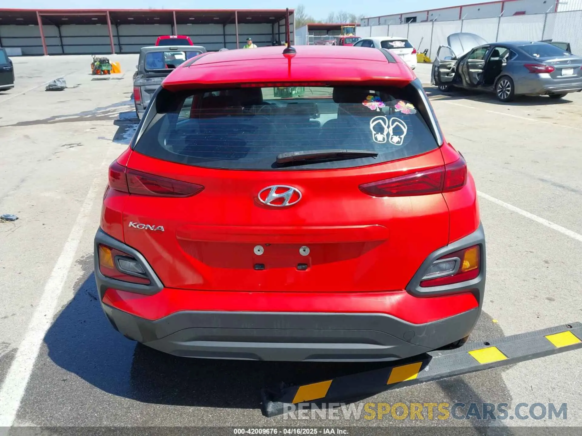 16 Photograph of a damaged car KM8K12AAXLU561484 HYUNDAI KONA 2020