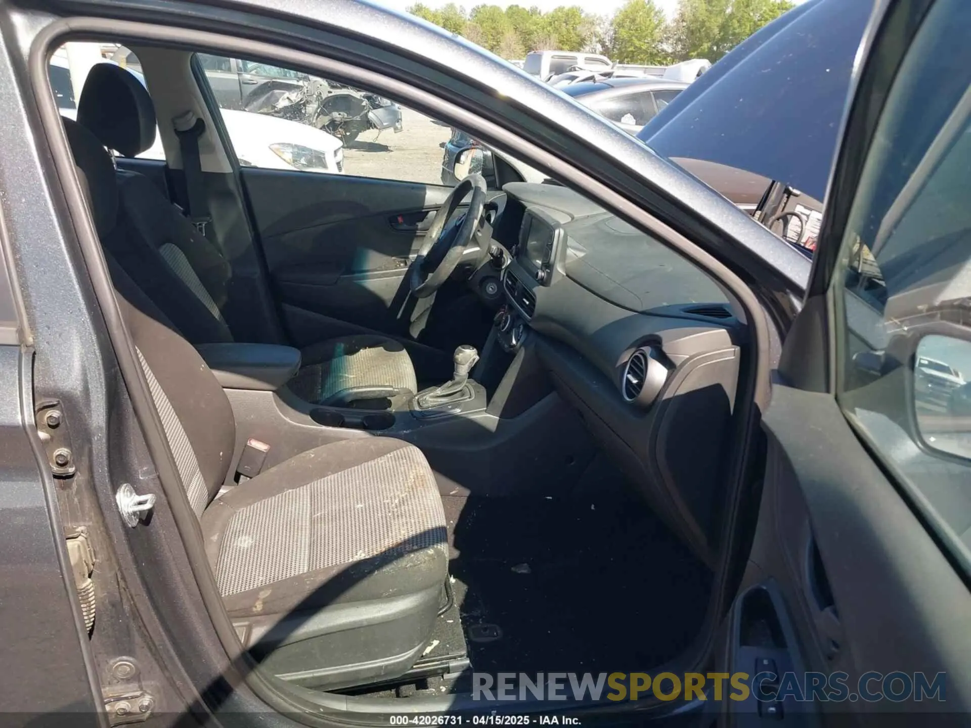 5 Photograph of a damaged car KM8K12AAXLU579435 HYUNDAI KONA 2020