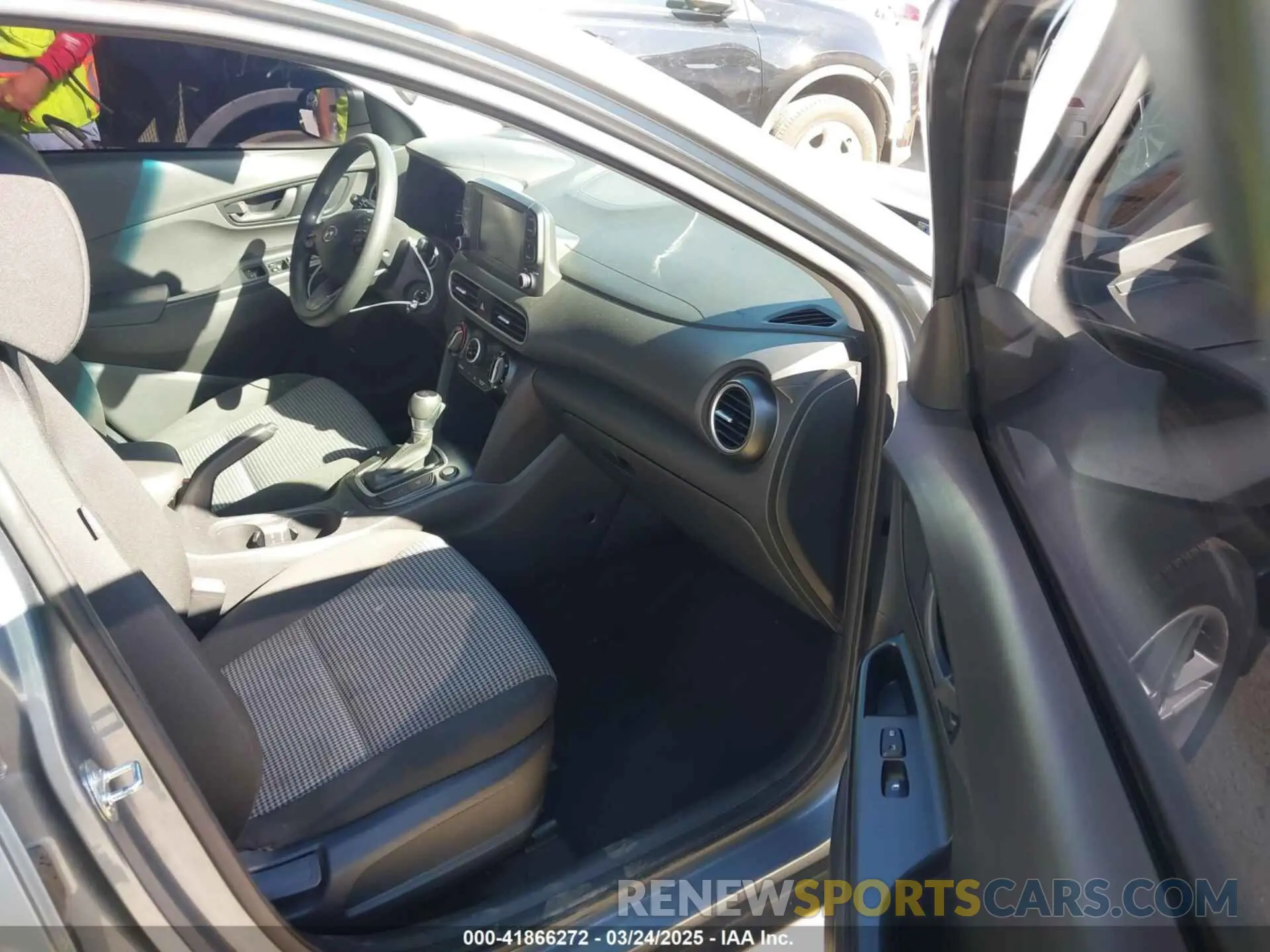 5 Photograph of a damaged car KM8K1CAA0LU483447 HYUNDAI KONA 2020