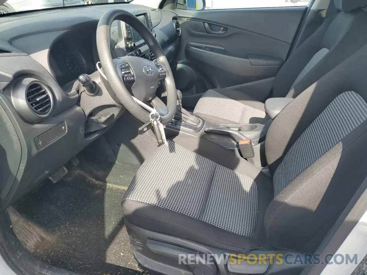 7 Photograph of a damaged car KM8K1CAA0LU583404 HYUNDAI KONA 2020