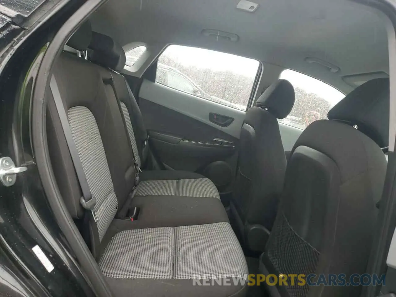 11 Photograph of a damaged car KM8K1CAA2LU555216 HYUNDAI KONA 2020