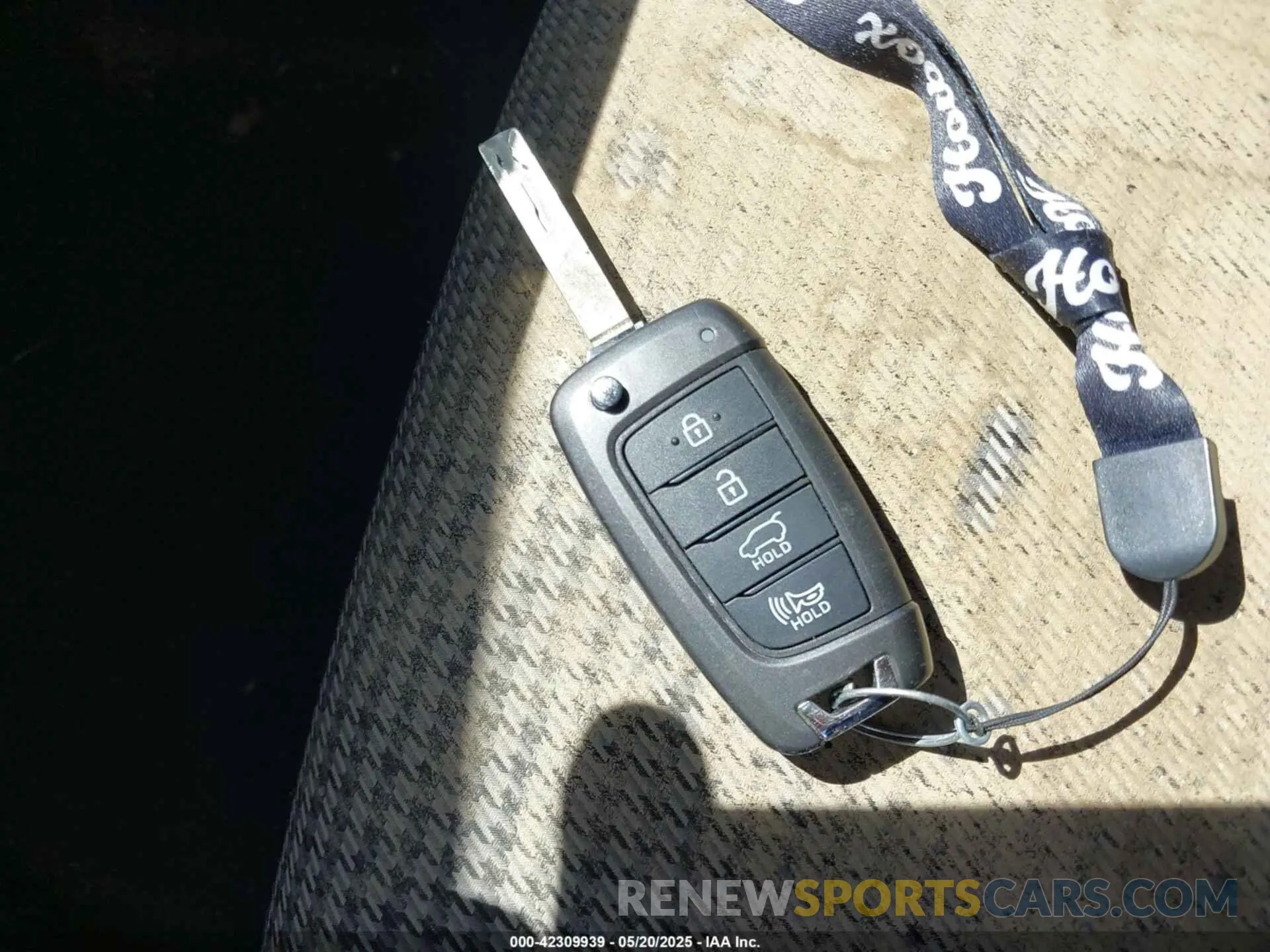 11 Photograph of a damaged car KM8K1CAA6LU486059 HYUNDAI KONA 2020