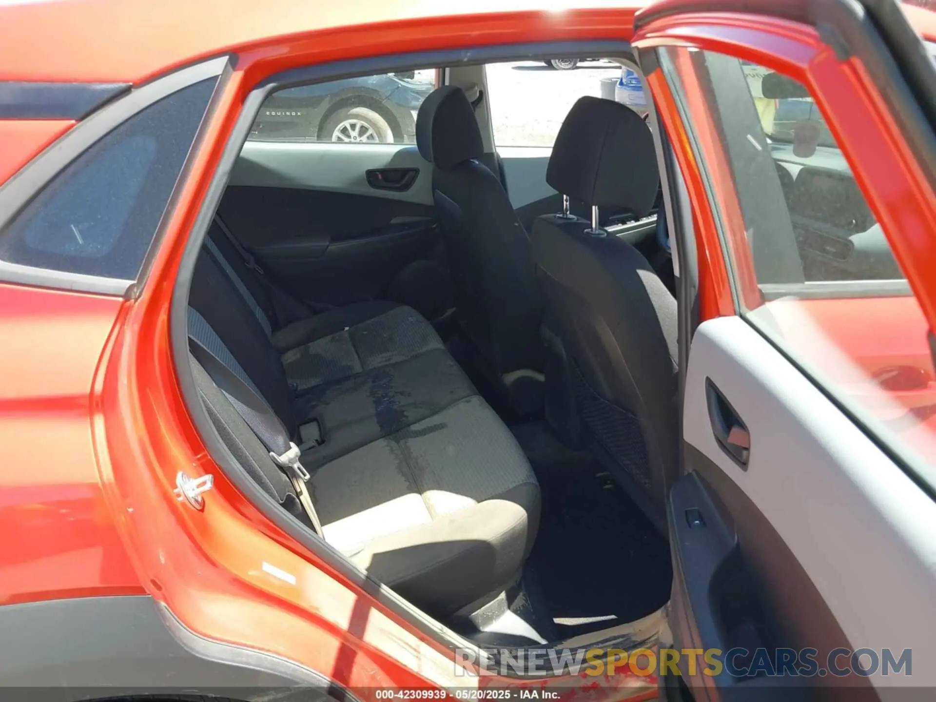 8 Photograph of a damaged car KM8K1CAA6LU486059 HYUNDAI KONA 2020