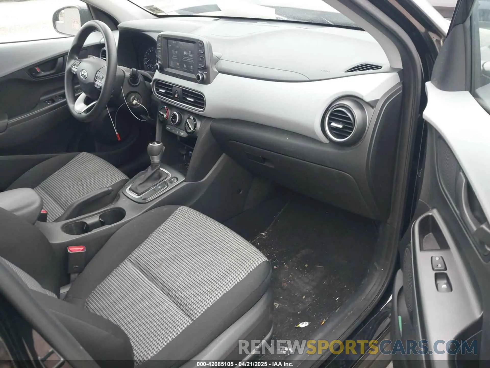 5 Photograph of a damaged car KM8K1CAA6LU527502 HYUNDAI KONA 2020