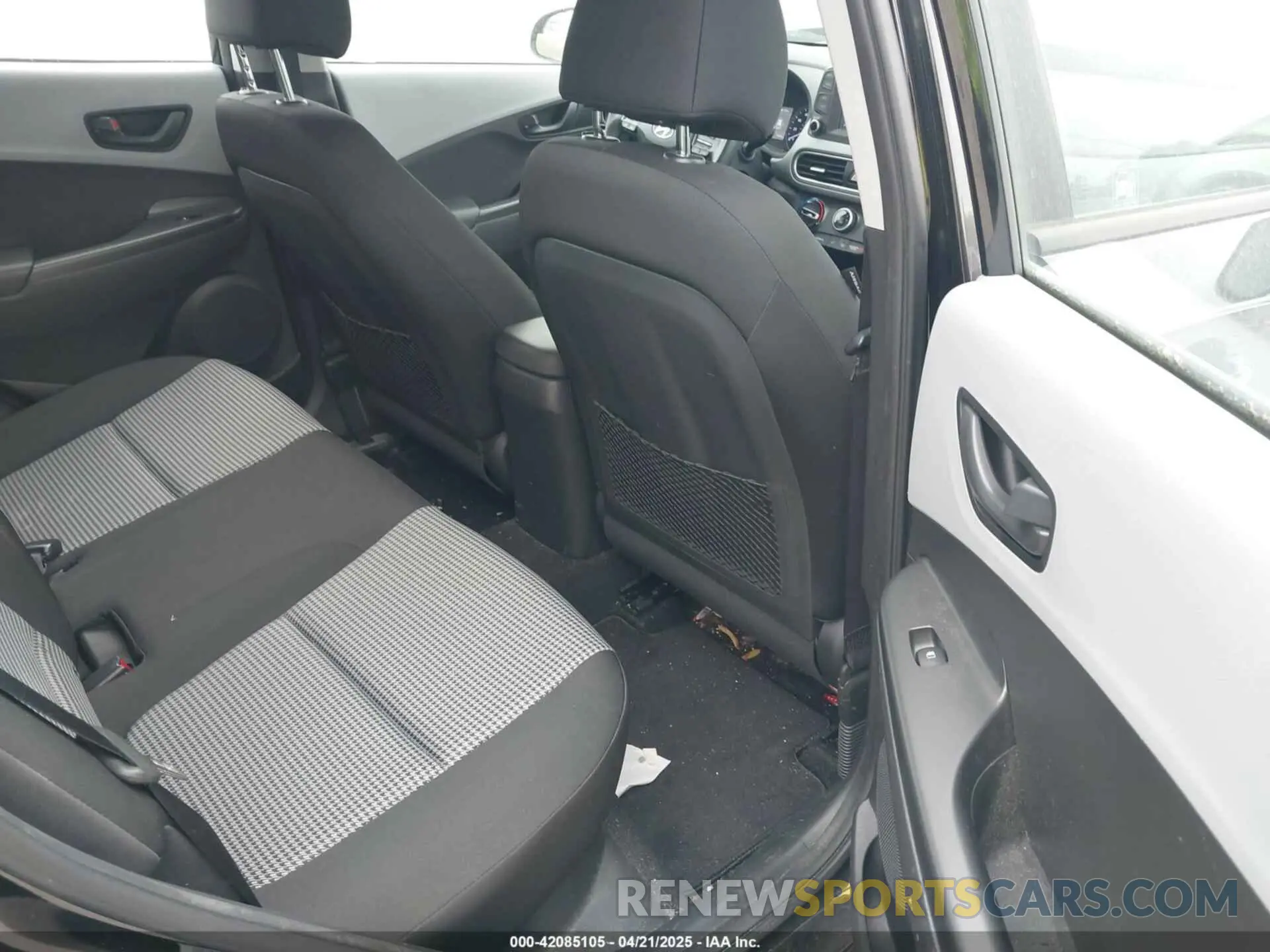8 Photograph of a damaged car KM8K1CAA6LU527502 HYUNDAI KONA 2020