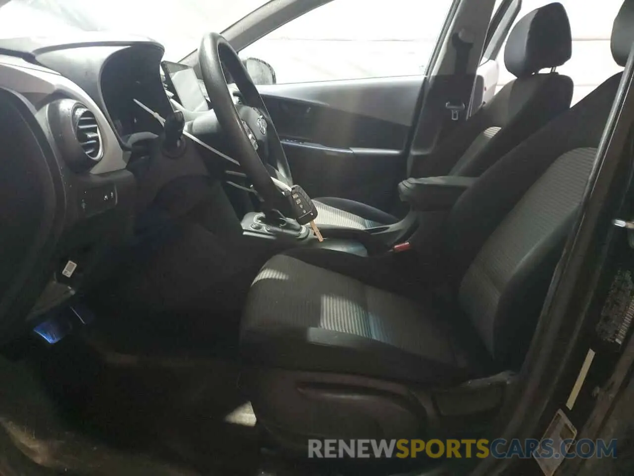 7 Photograph of a damaged car KM8K1CAA8LU472809 HYUNDAI KONA 2020