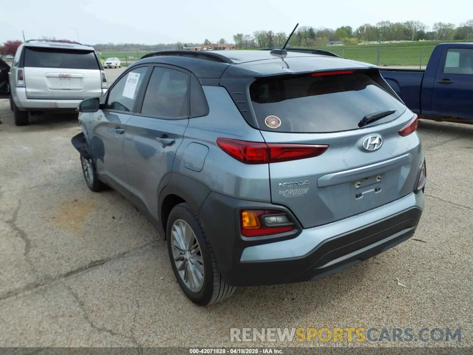 3 Photograph of a damaged car KM8K22AA0LU450469 HYUNDAI KONA 2020