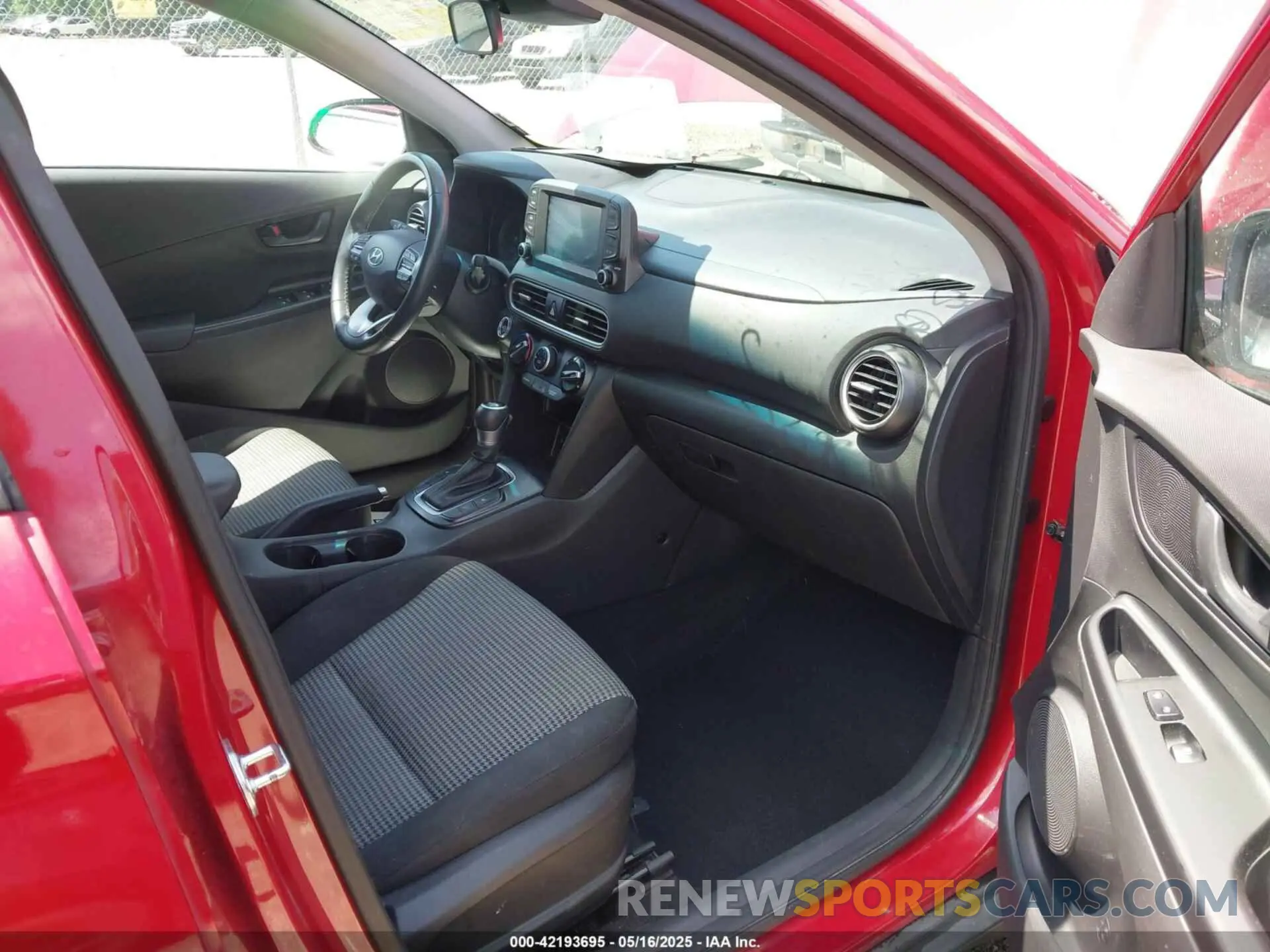 5 Photograph of a damaged car KM8K22AA1LU474084 HYUNDAI KONA 2020