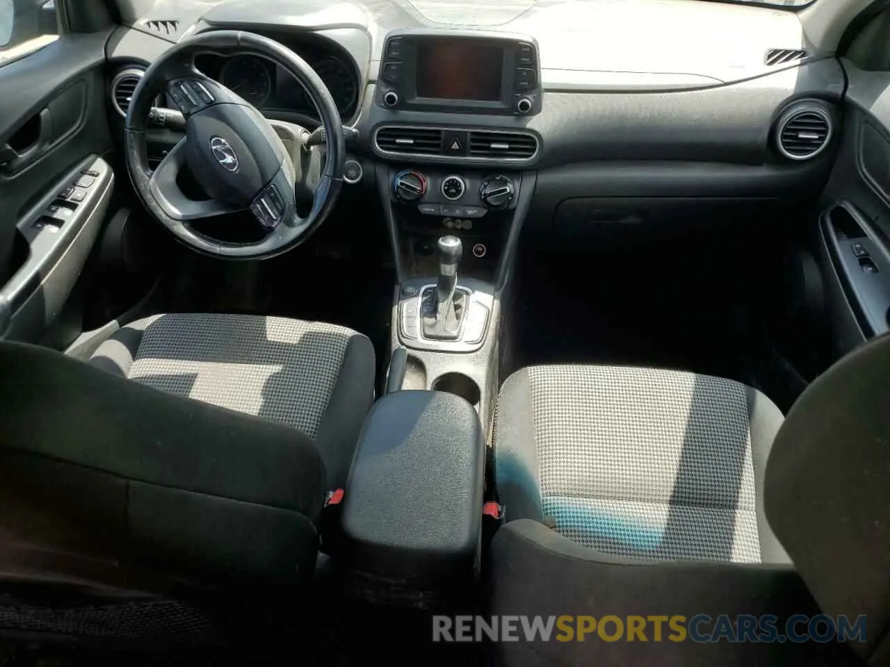 8 Photograph of a damaged car KM8K22AA5LU413367 HYUNDAI KONA 2020