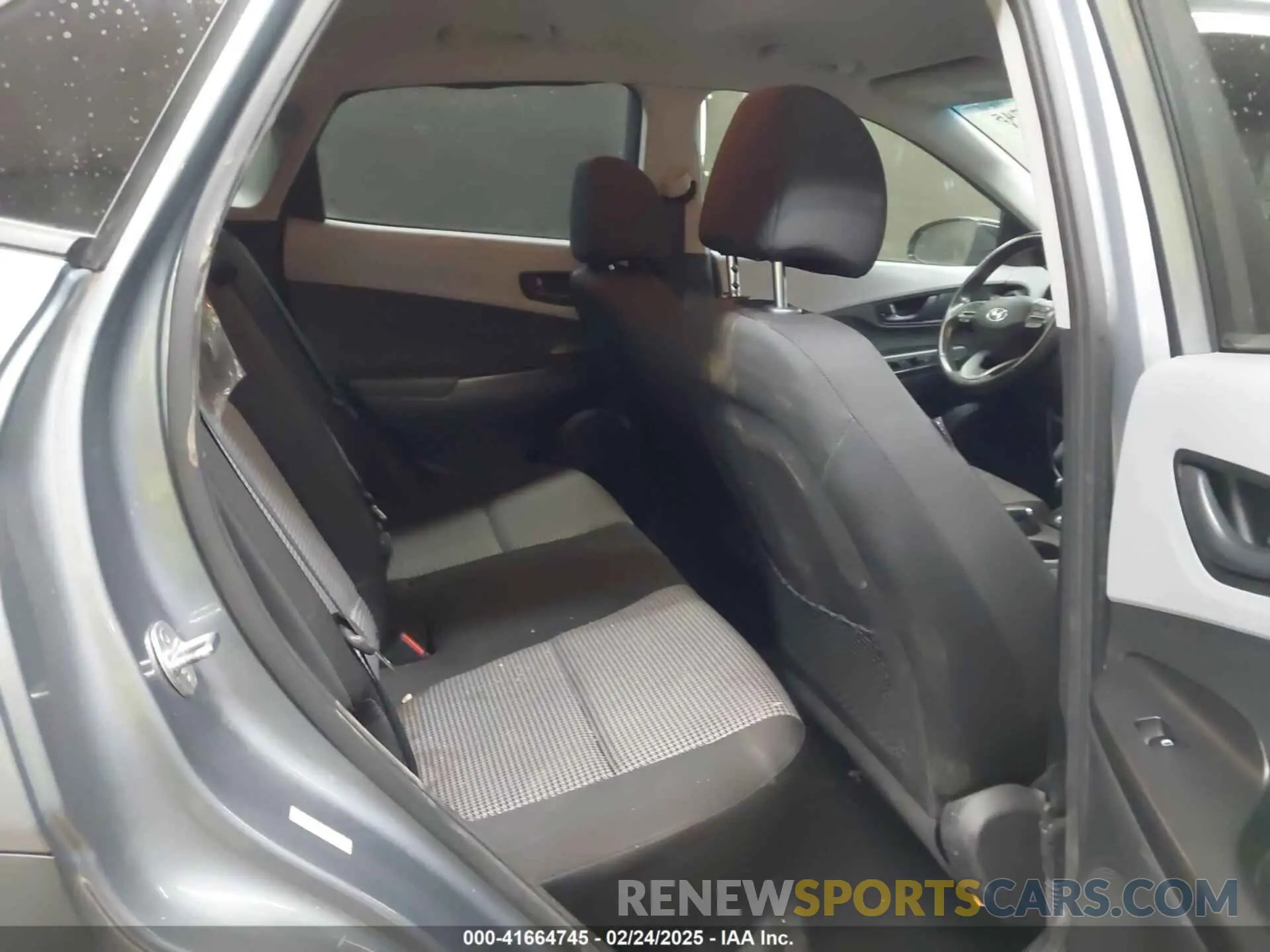 8 Photograph of a damaged car KM8K22AA5LU440441 HYUNDAI KONA 2020