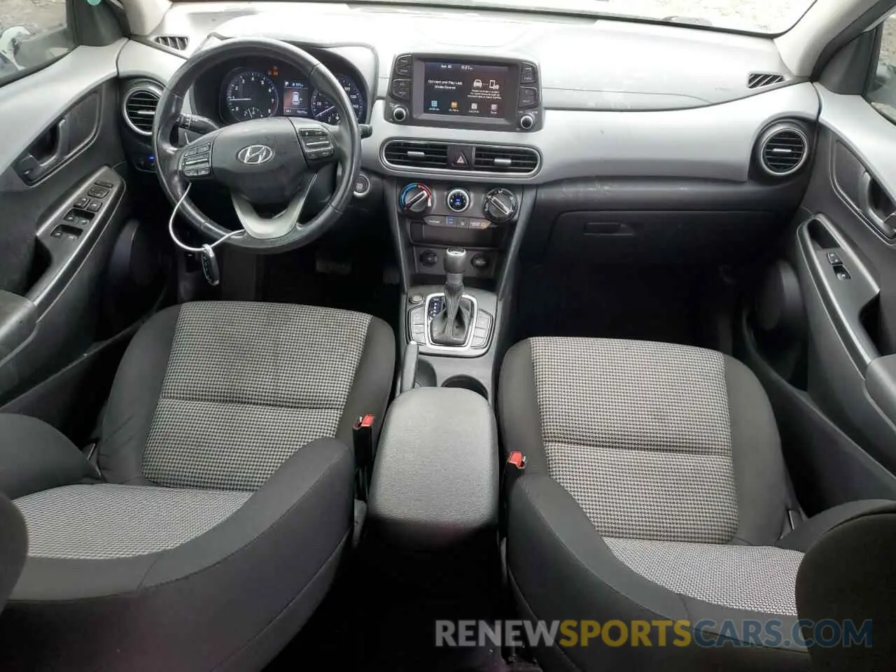 8 Photograph of a damaged car KM8K22AA6LU403902 HYUNDAI KONA 2020