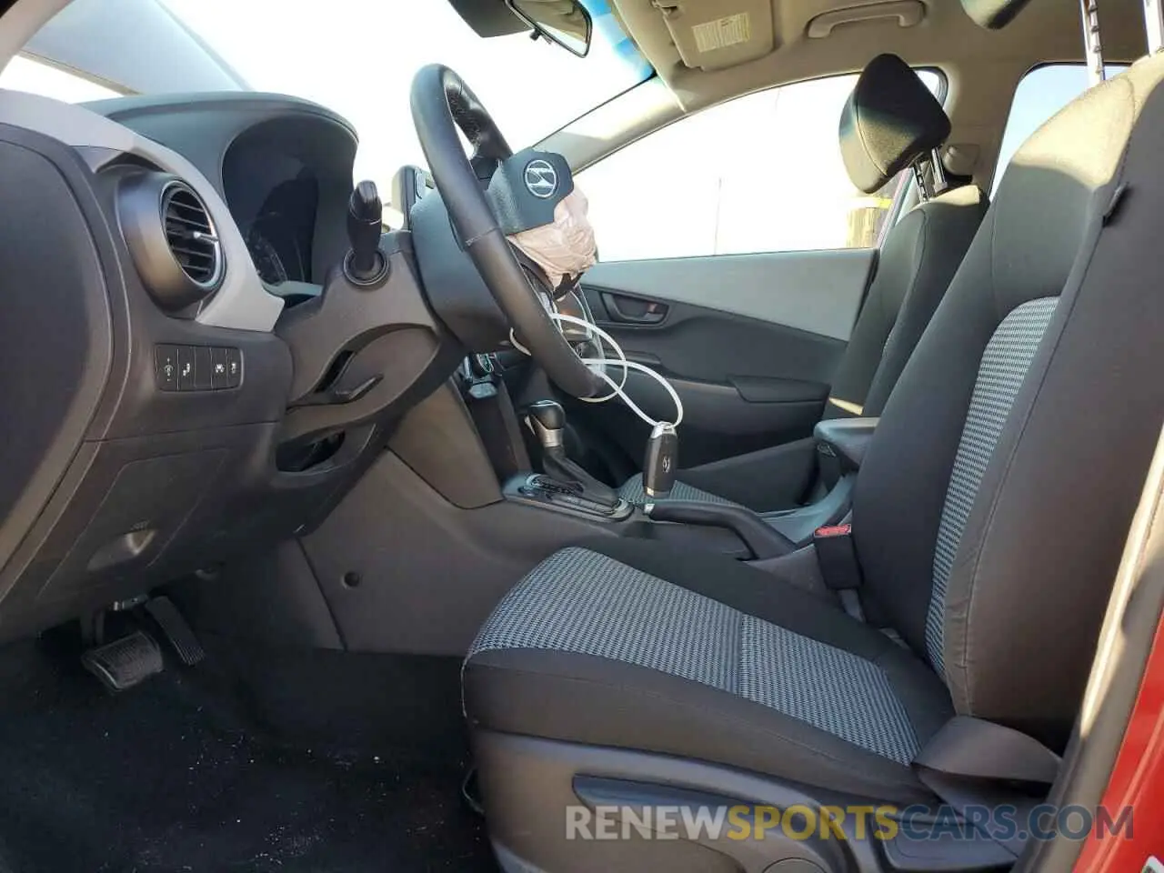 7 Photograph of a damaged car KM8K22AA6LU490524 HYUNDAI KONA 2020