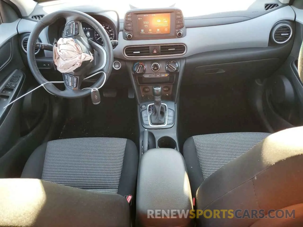 8 Photograph of a damaged car KM8K22AA6LU490524 HYUNDAI KONA 2020