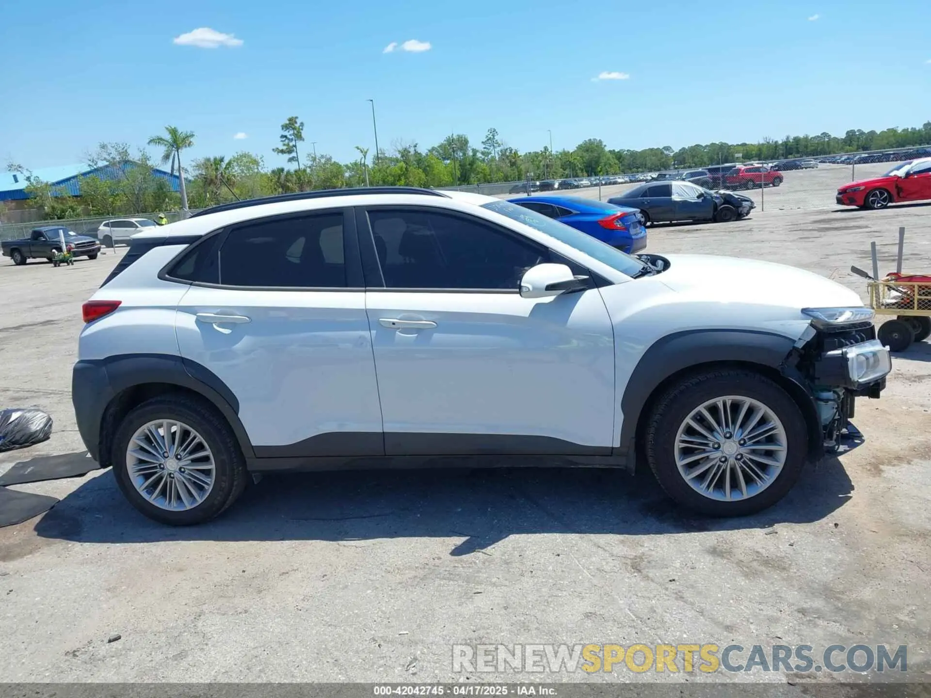 13 Photograph of a damaged car KM8K22AA7LU552108 HYUNDAI KONA 2020