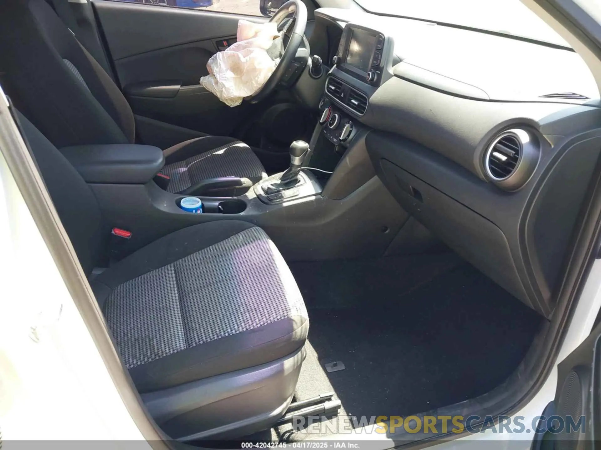 5 Photograph of a damaged car KM8K22AA7LU552108 HYUNDAI KONA 2020
