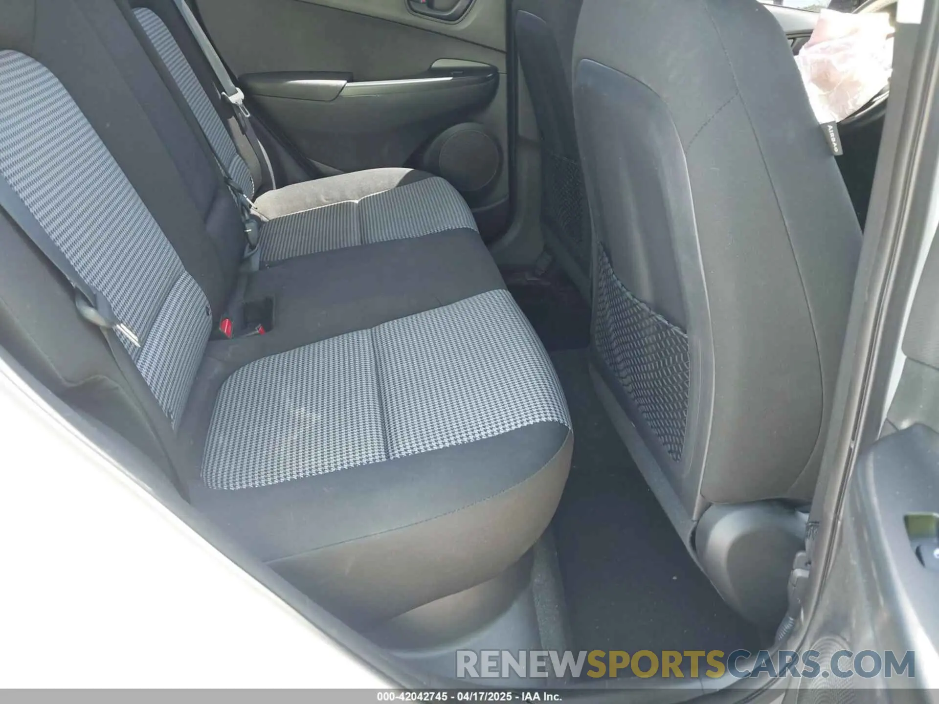 8 Photograph of a damaged car KM8K22AA7LU552108 HYUNDAI KONA 2020
