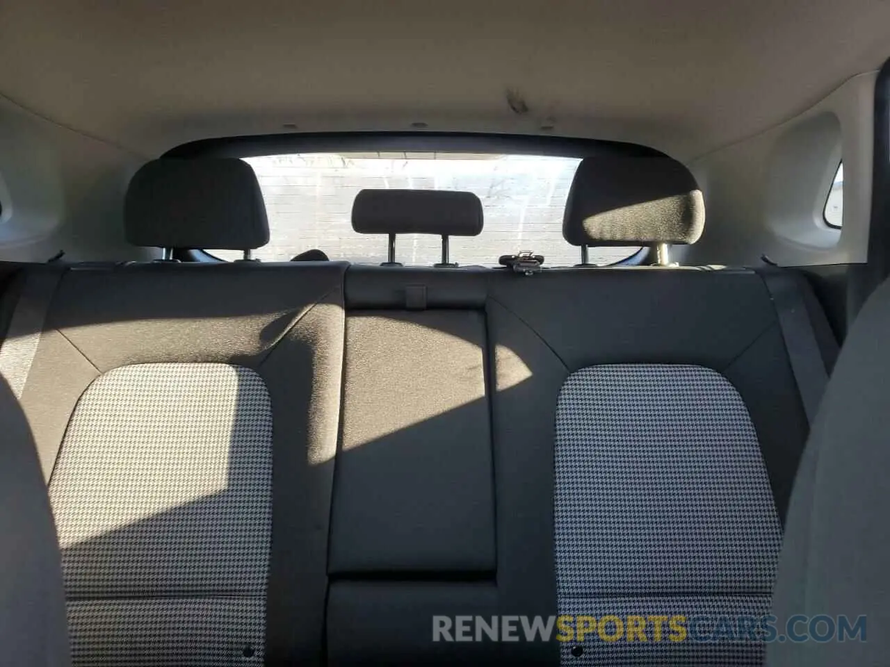 10 Фотография поврежденного автомобиля KM8K2CAA0LU476494 HYUNDAI KONA 2020