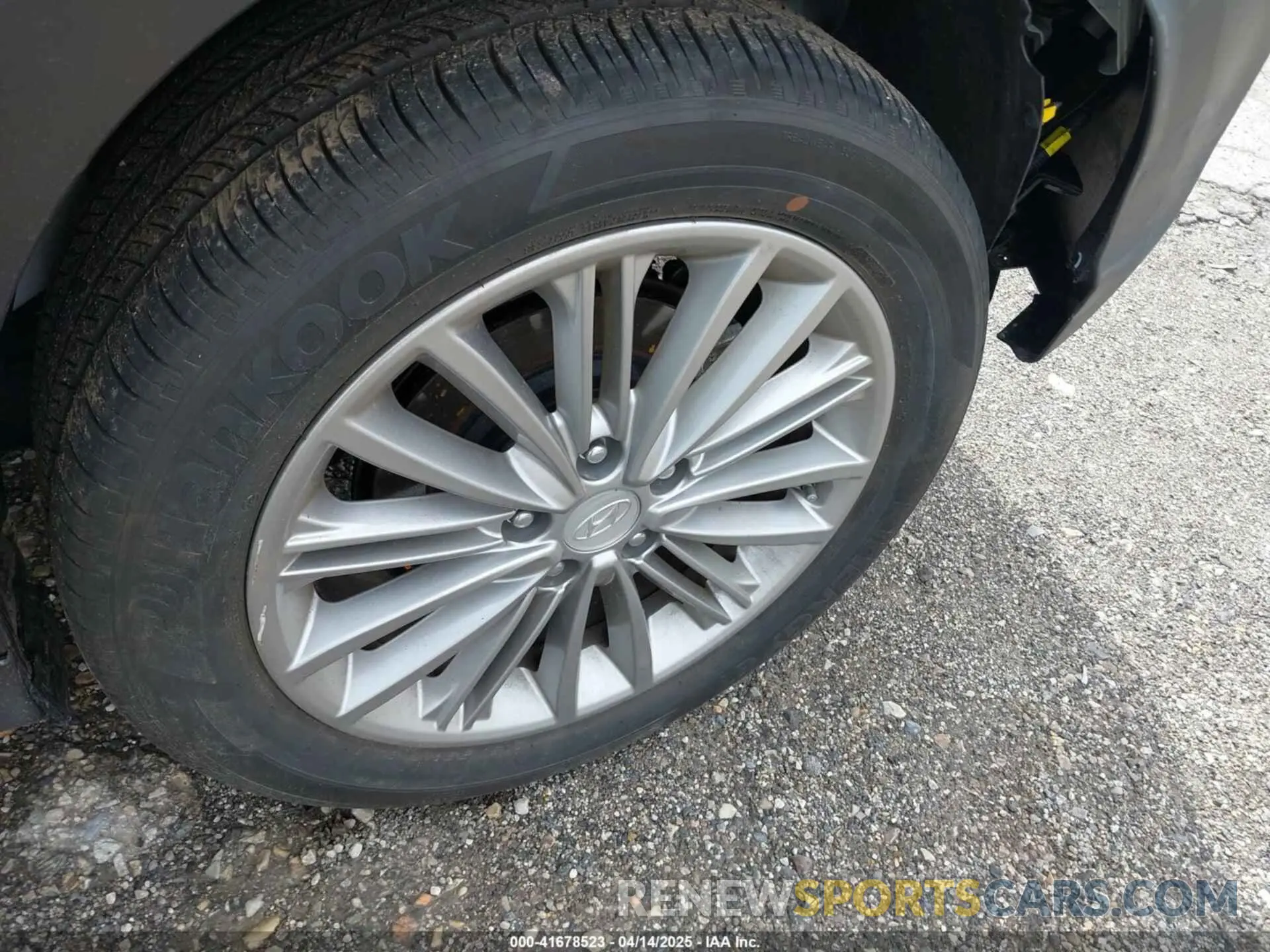 12 Photograph of a damaged car KM8K2CAA1LU402789 HYUNDAI KONA 2020