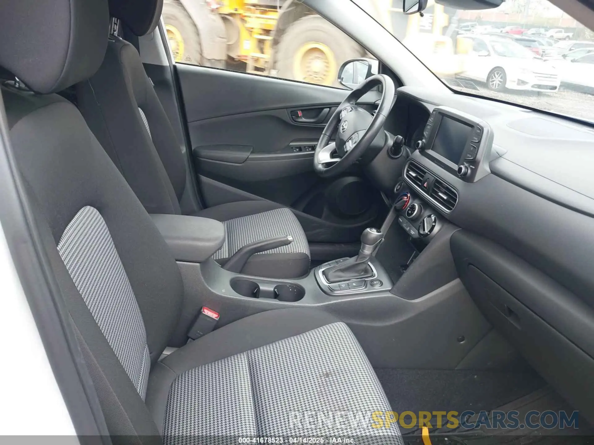 5 Photograph of a damaged car KM8K2CAA1LU402789 HYUNDAI KONA 2020