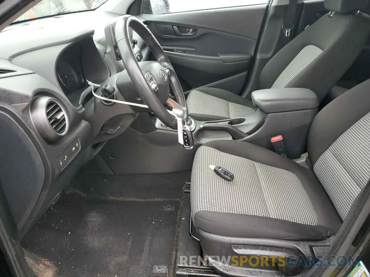 7 Photograph of a damaged car KM8K2CAA5LU397600 HYUNDAI KONA 2020