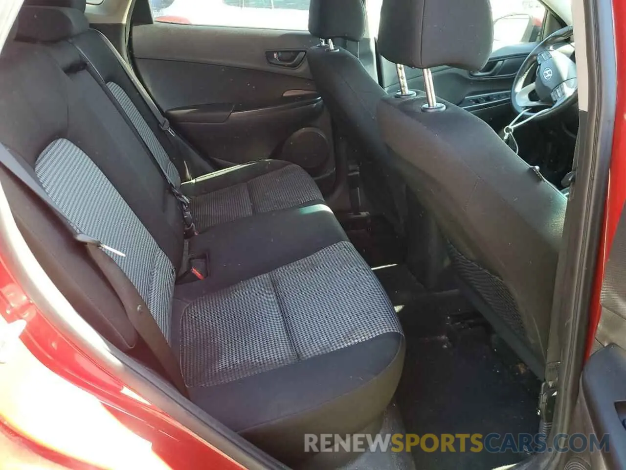 10 Photograph of a damaged car KM8K2CAA7LU555628 HYUNDAI KONA 2020