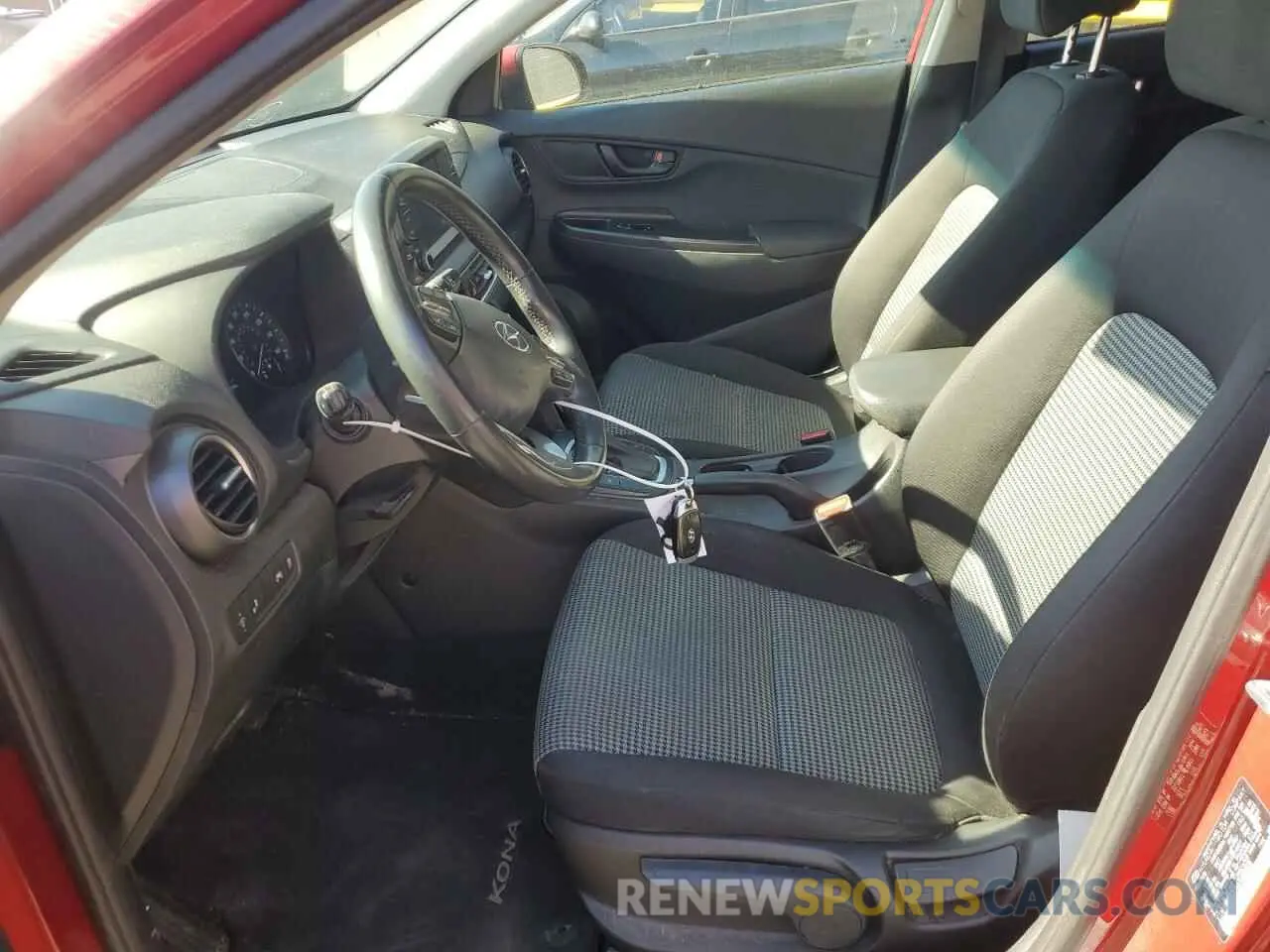 7 Photograph of a damaged car KM8K2CAA7LU555628 HYUNDAI KONA 2020