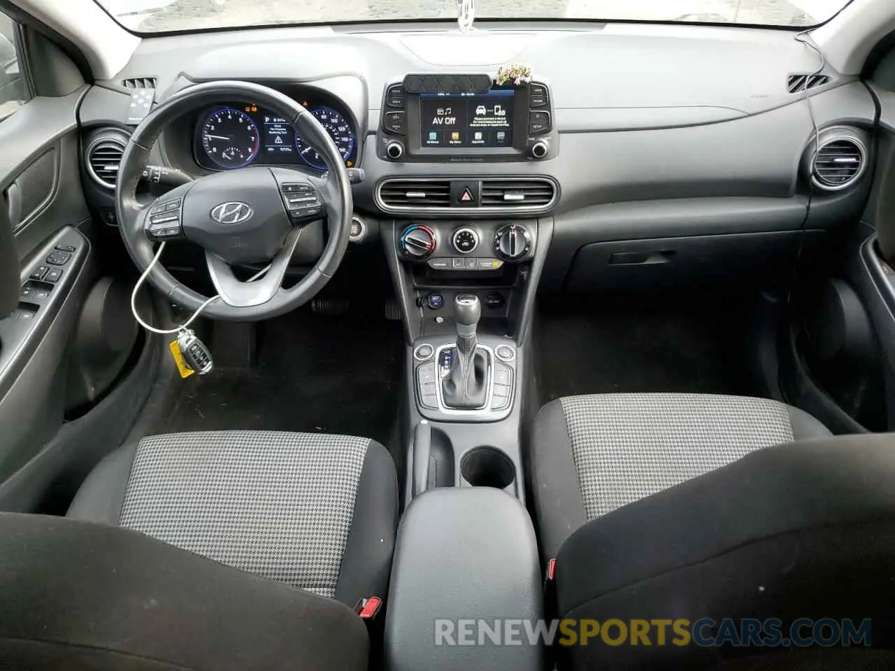 8 Photograph of a damaged car KM8K2CAA7LU564829 HYUNDAI KONA 2020