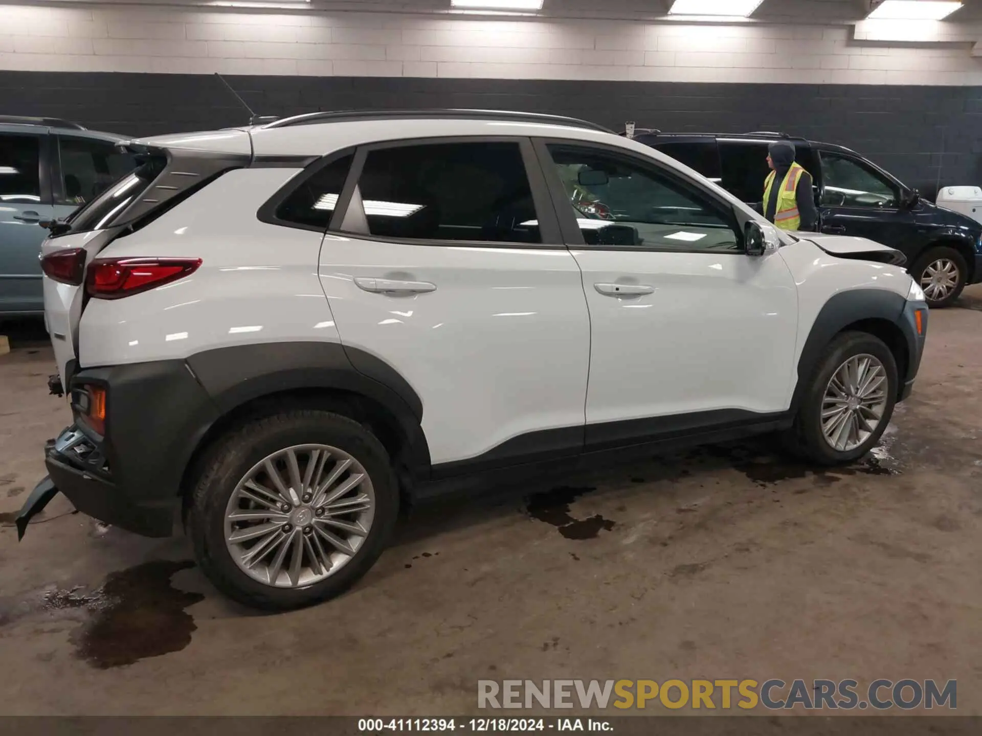 4 Photograph of a damaged car KM8K2CAA8LU498324 HYUNDAI KONA 2020