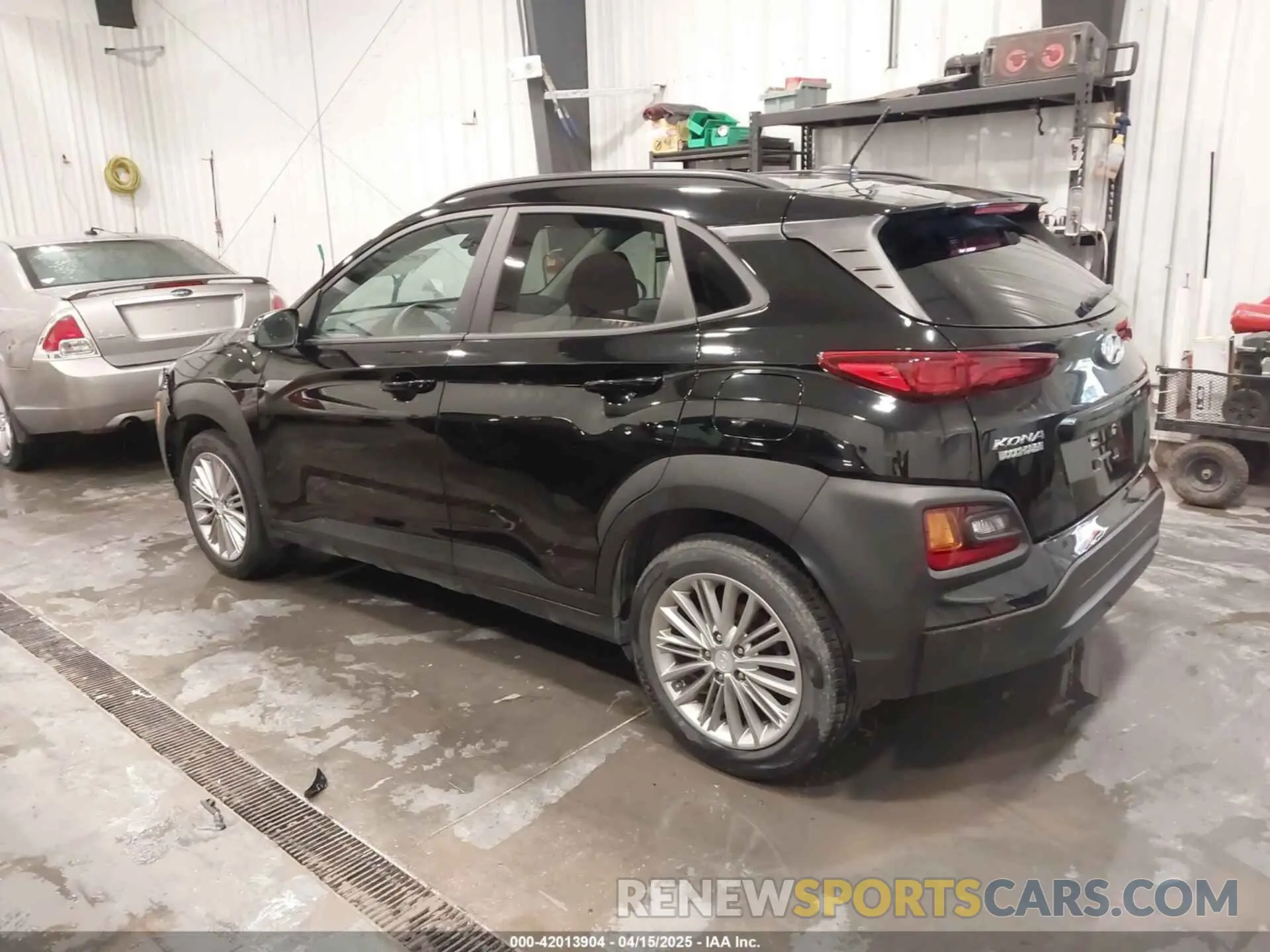 3 Photograph of a damaged car KM8K2CAA8LU568288 HYUNDAI KONA 2020