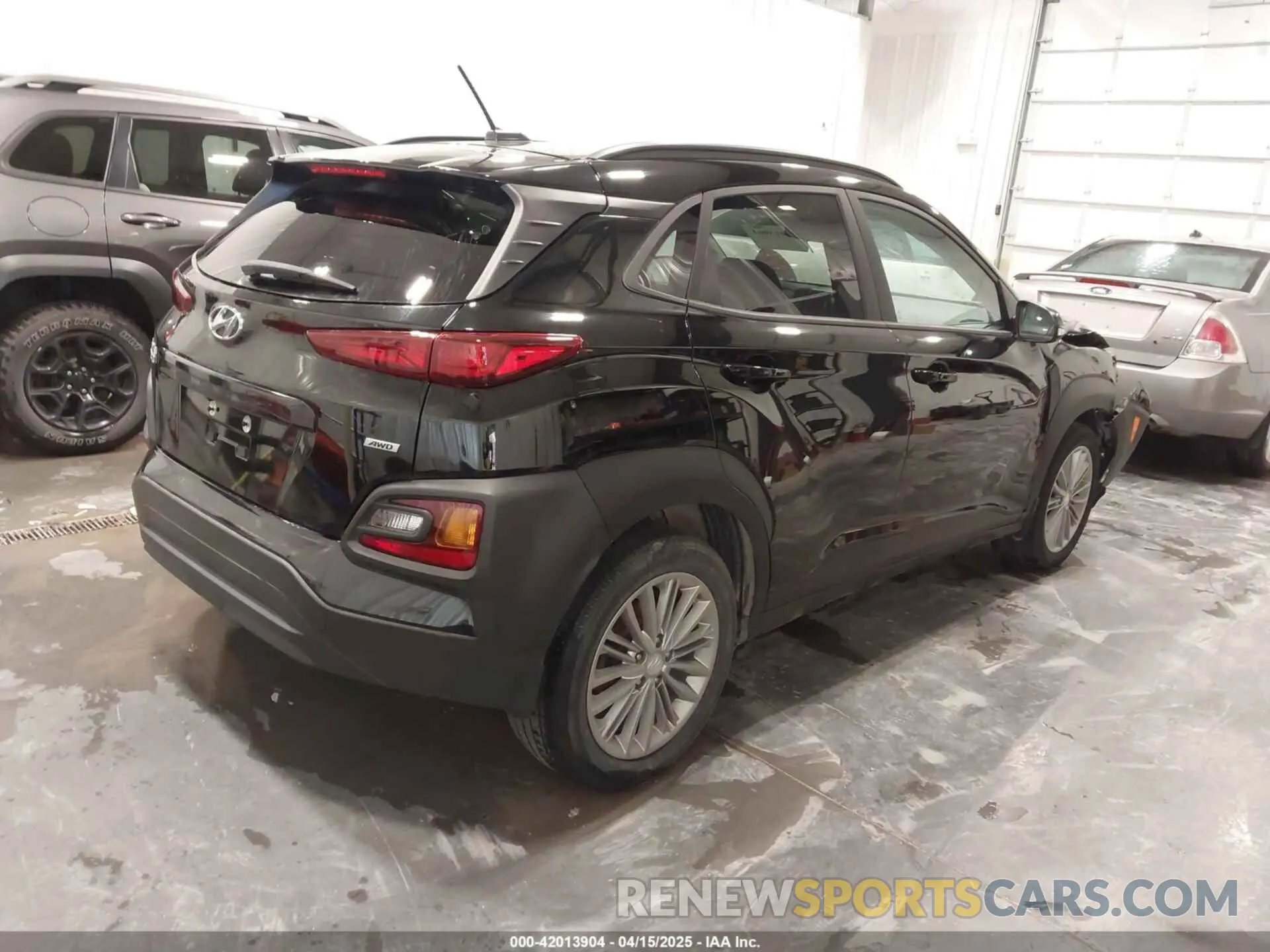 4 Photograph of a damaged car KM8K2CAA8LU568288 HYUNDAI KONA 2020