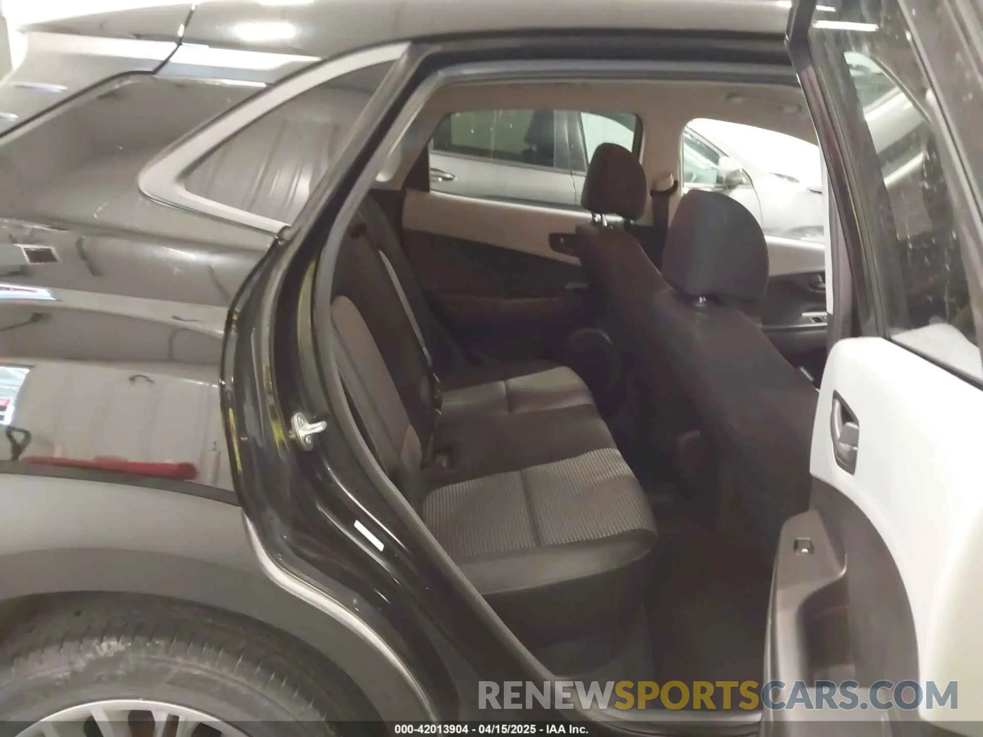 8 Photograph of a damaged car KM8K2CAA8LU568288 HYUNDAI KONA 2020