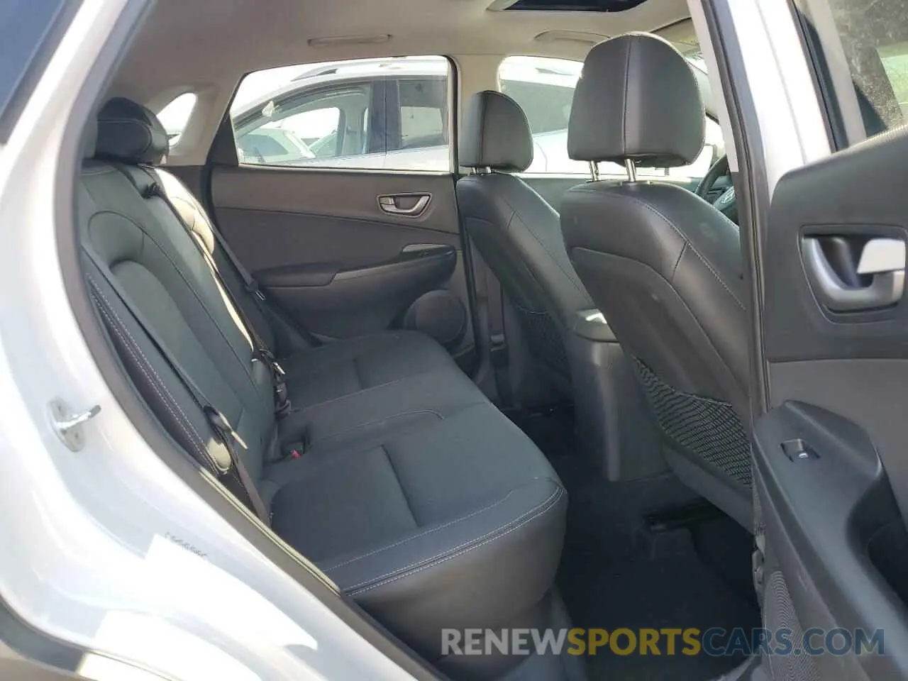 11 Photograph of a damaged car KM8K33A50LU400855 HYUNDAI KONA 2020