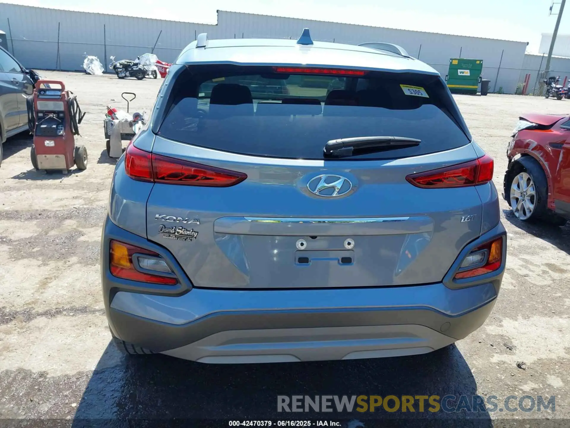 17 Photograph of a damaged car KM8K33A59LU398183 HYUNDAI KONA 2020