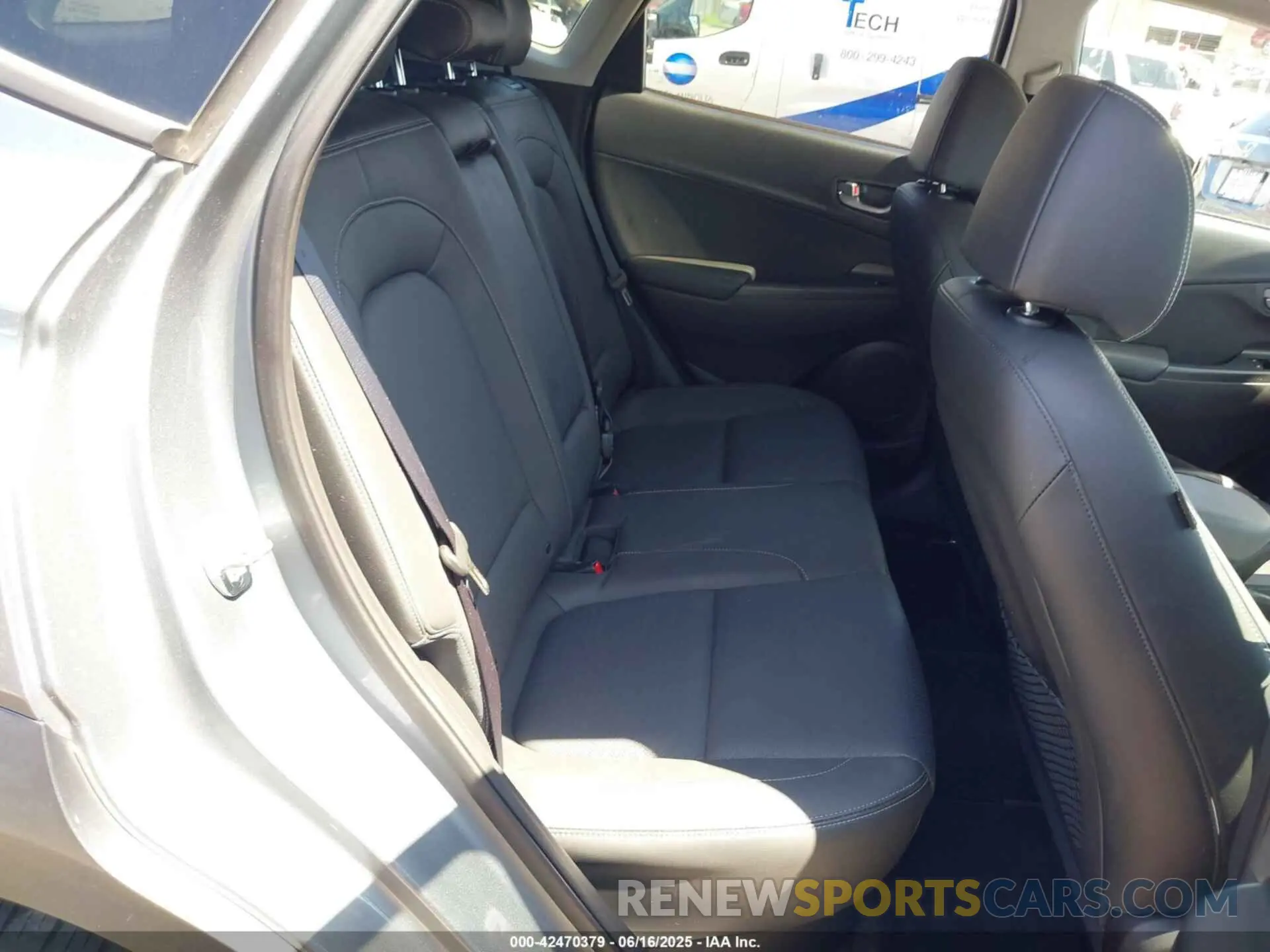 8 Photograph of a damaged car KM8K33A59LU398183 HYUNDAI KONA 2020