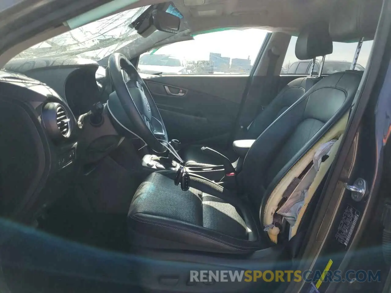7 Photograph of a damaged car KM8K3CA52LU412859 HYUNDAI KONA 2020