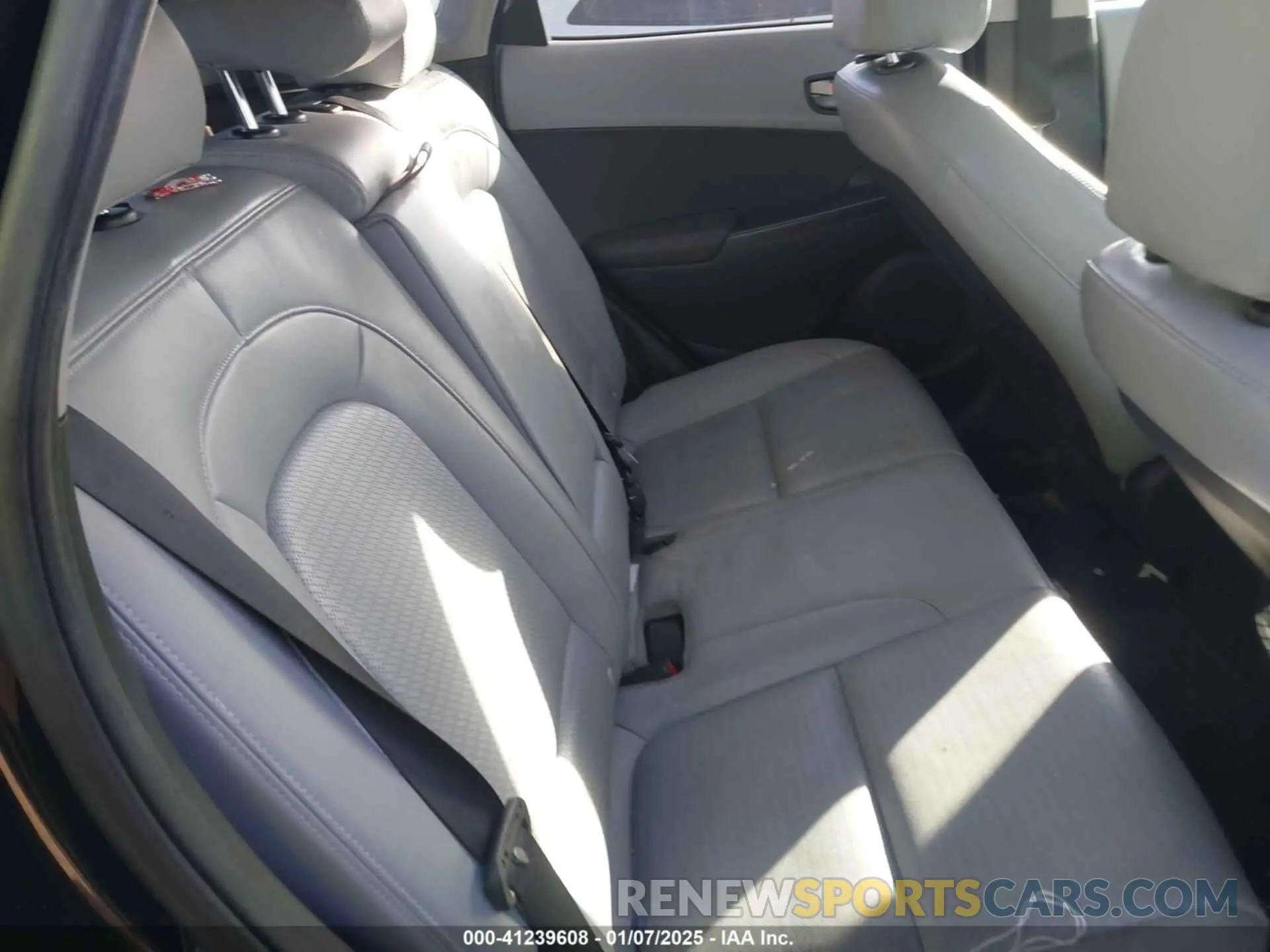 8 Photograph of a damaged car KM8K3CA53LU525591 HYUNDAI KONA 2020