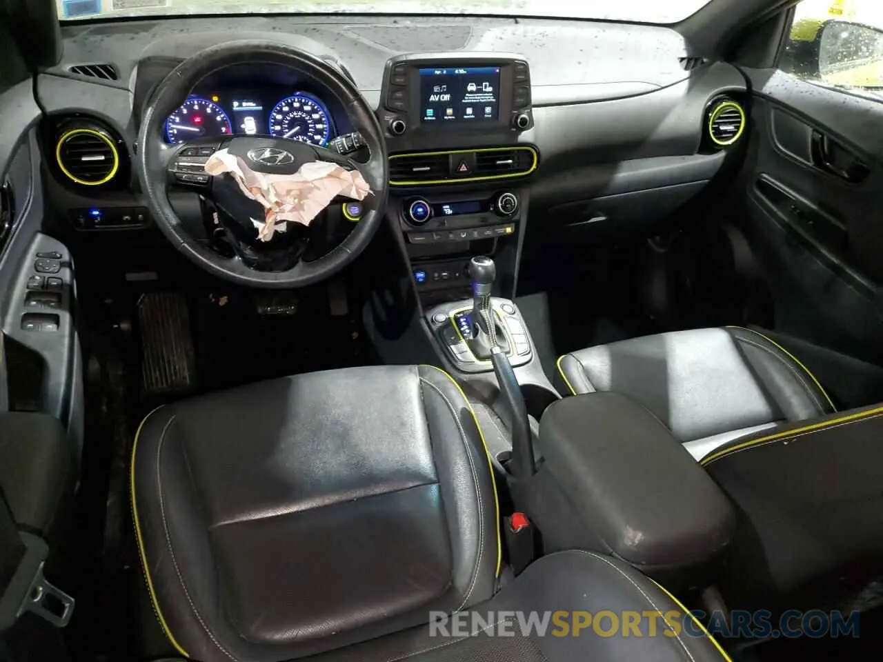 8 Photograph of a damaged car KM8K3CA57LU549960 HYUNDAI KONA 2020