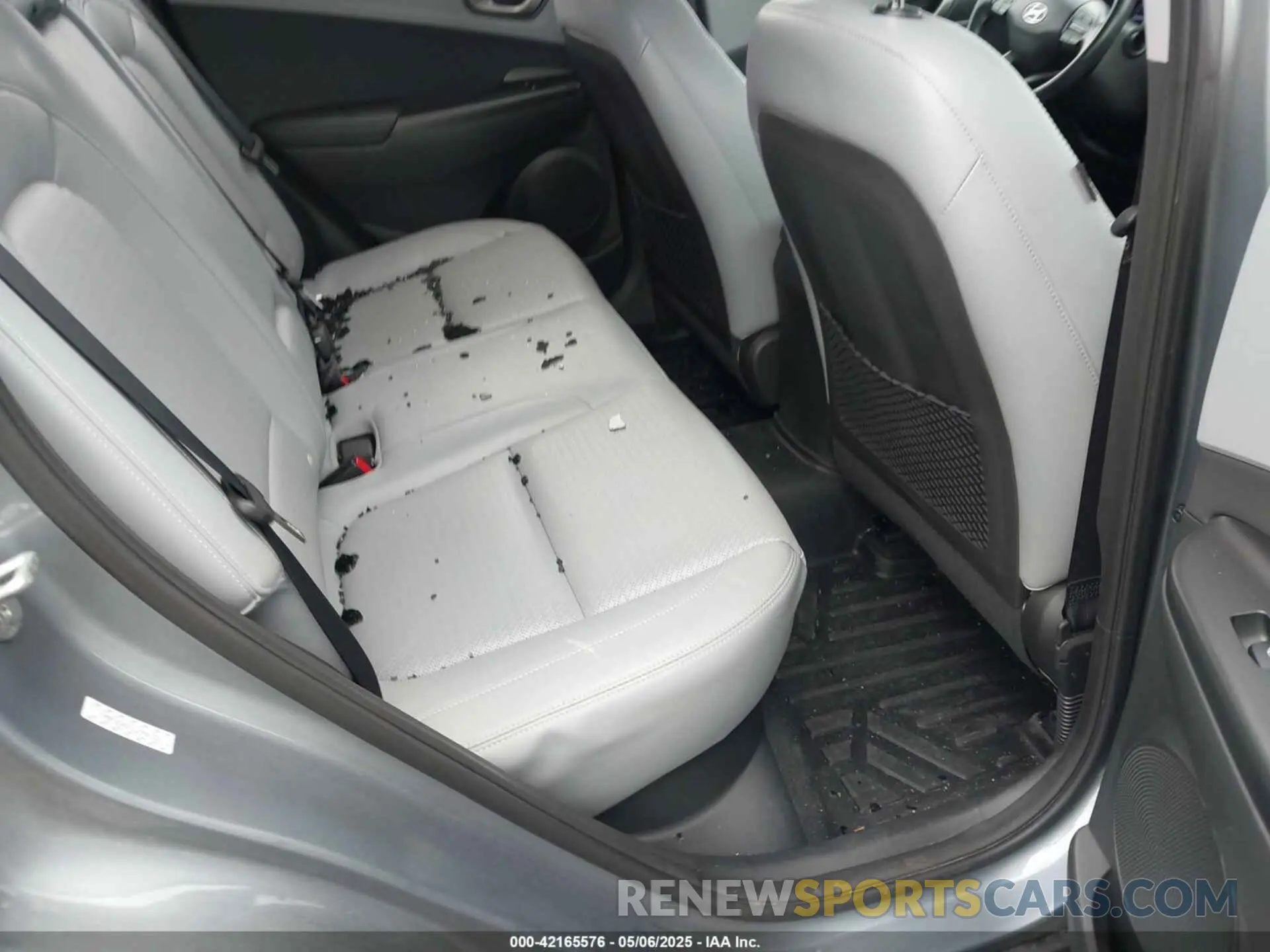 8 Photograph of a damaged car KM8K3CA5XLU396152 HYUNDAI KONA 2020