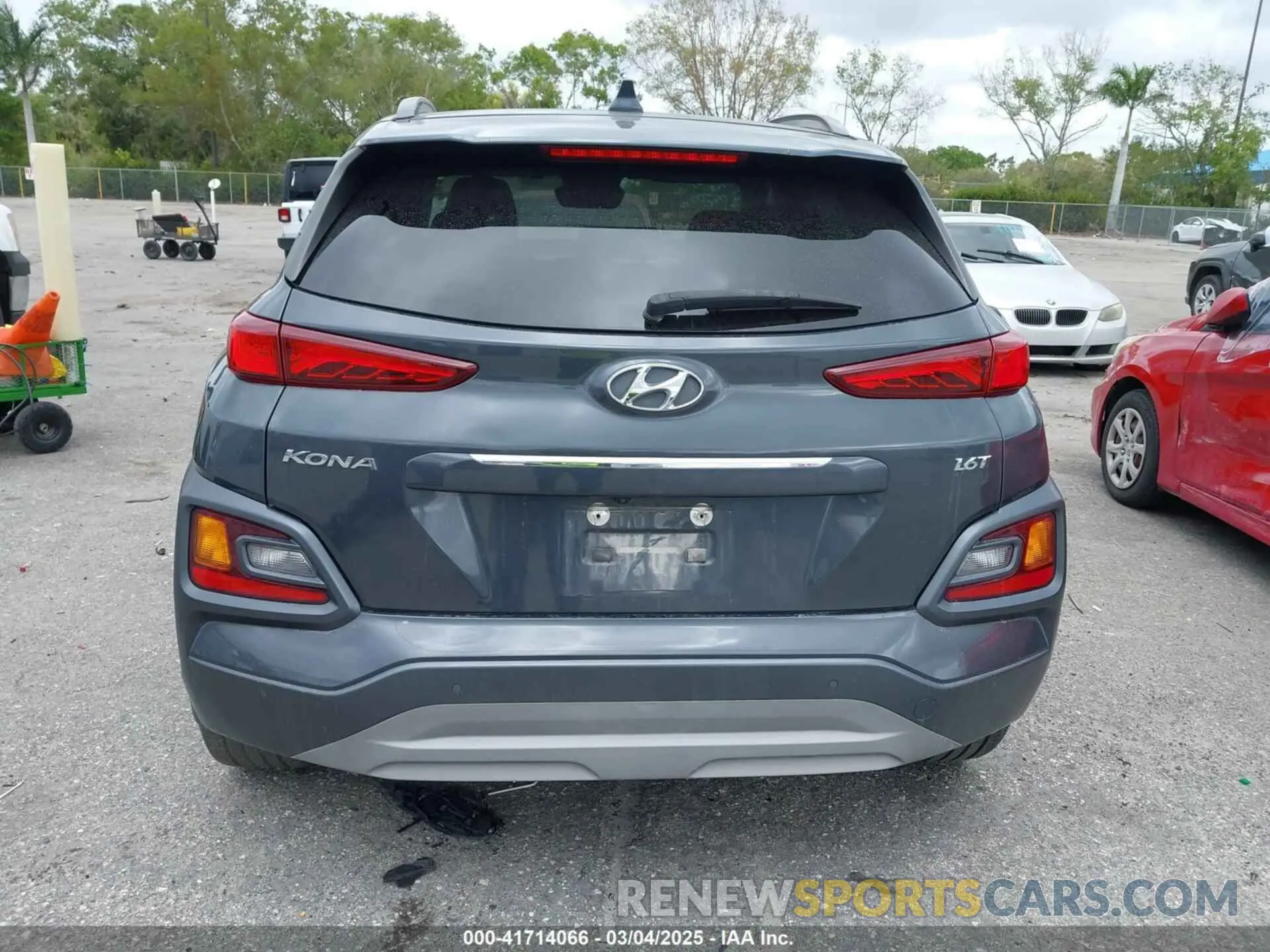 17 Photograph of a damaged car KM8K53A55LU549563 HYUNDAI KONA 2020