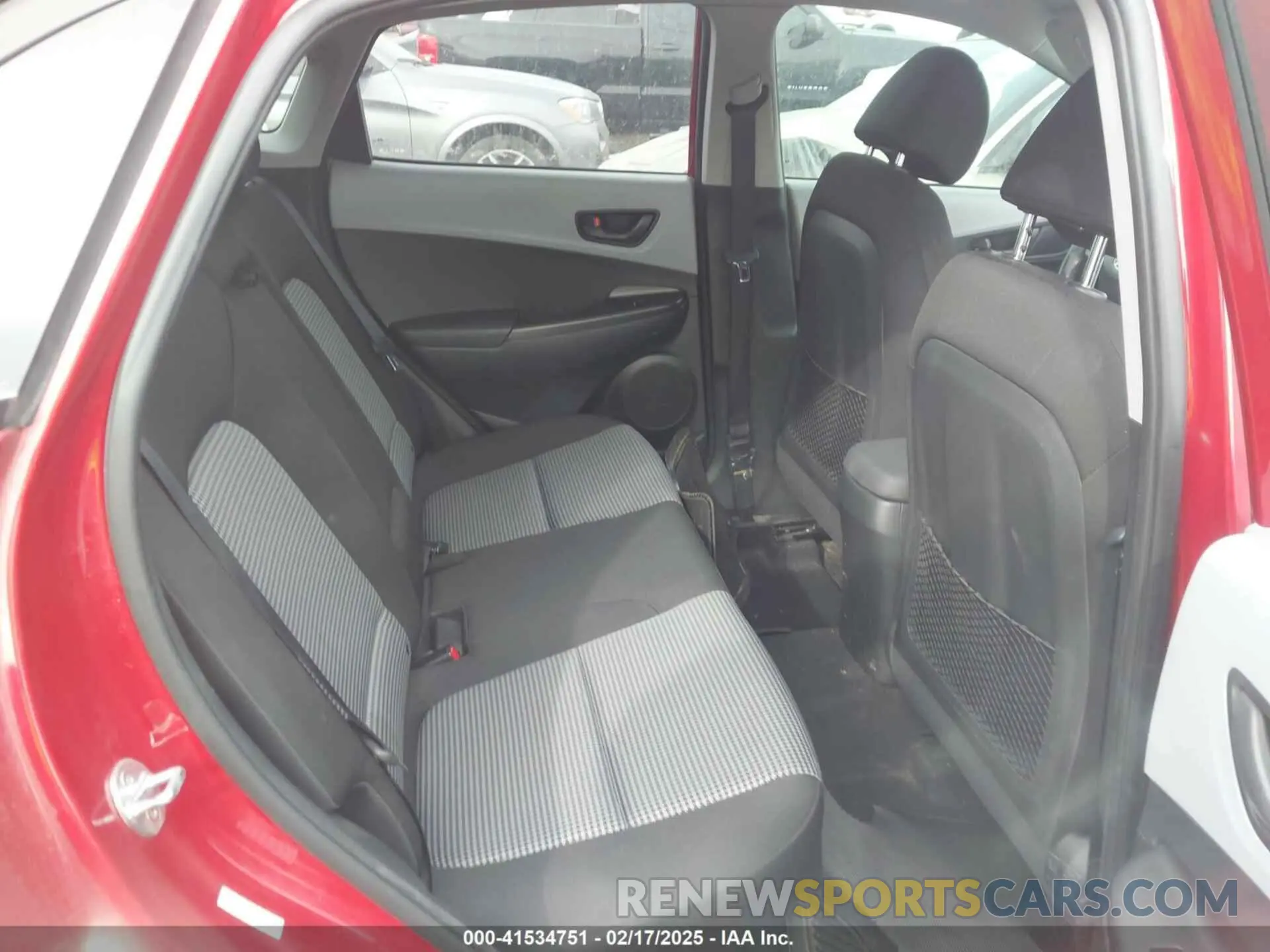 8 Photograph of a damaged car KM8K62AA7LU542957 HYUNDAI KONA 2020