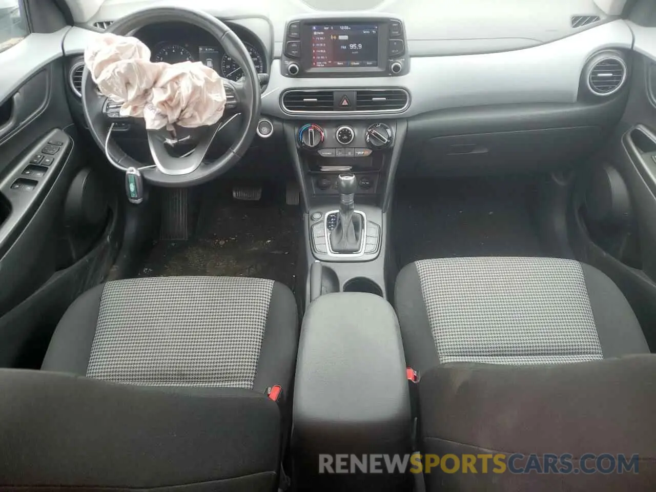 8 Photograph of a damaged car KM8K62AA9LU497228 HYUNDAI KONA 2020