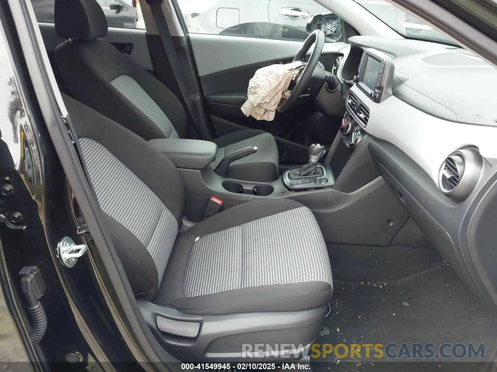 5 Photograph of a damaged car KM8K6CAA0LU512429 HYUNDAI KONA 2020