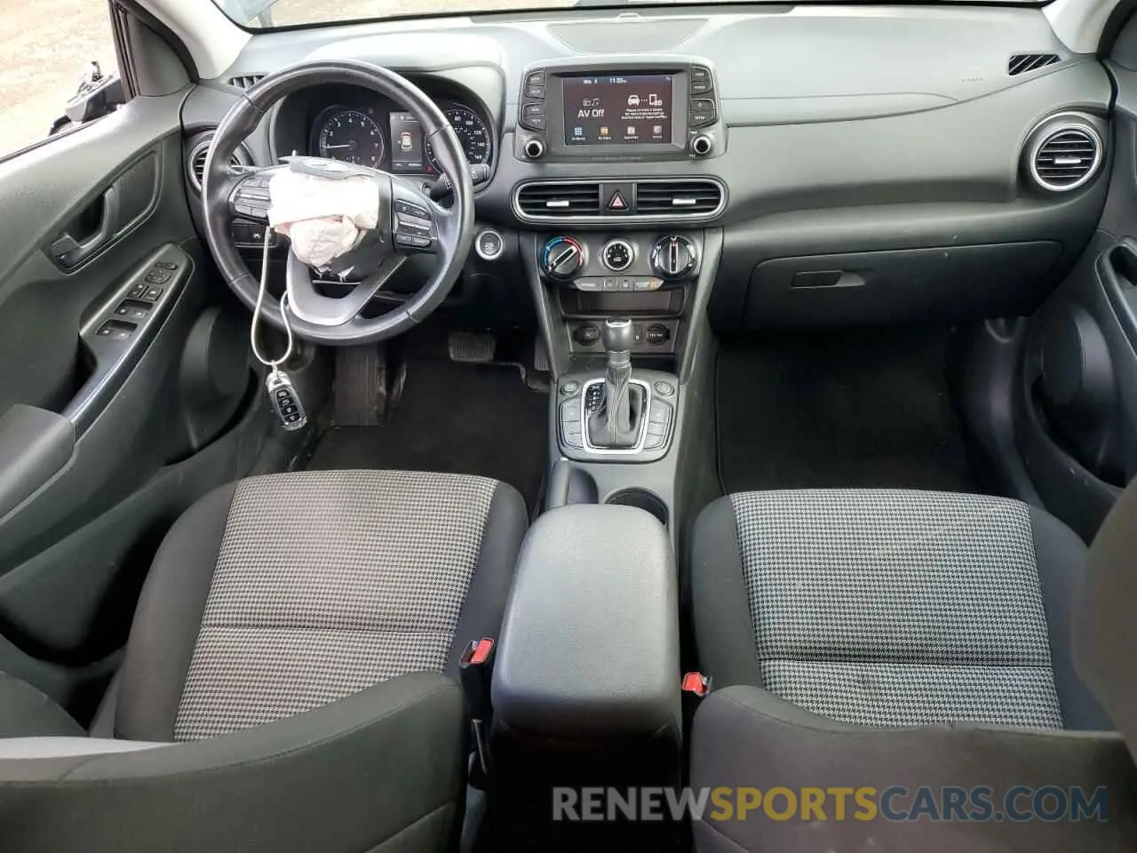 8 Фотография поврежденного автомобиля KM8K6CAA7LU478893 HYUNDAI KONA 2020
