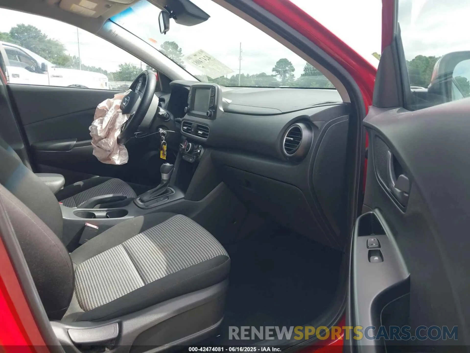5 Photograph of a damaged car KM8K12AA2MU644148 HYUNDAI KONA 2021