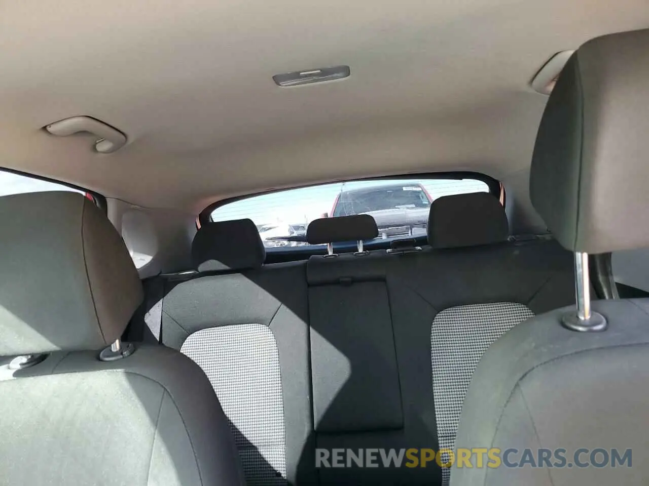 10 Photograph of a damaged car KM8K12AA5MU641177 HYUNDAI KONA 2021