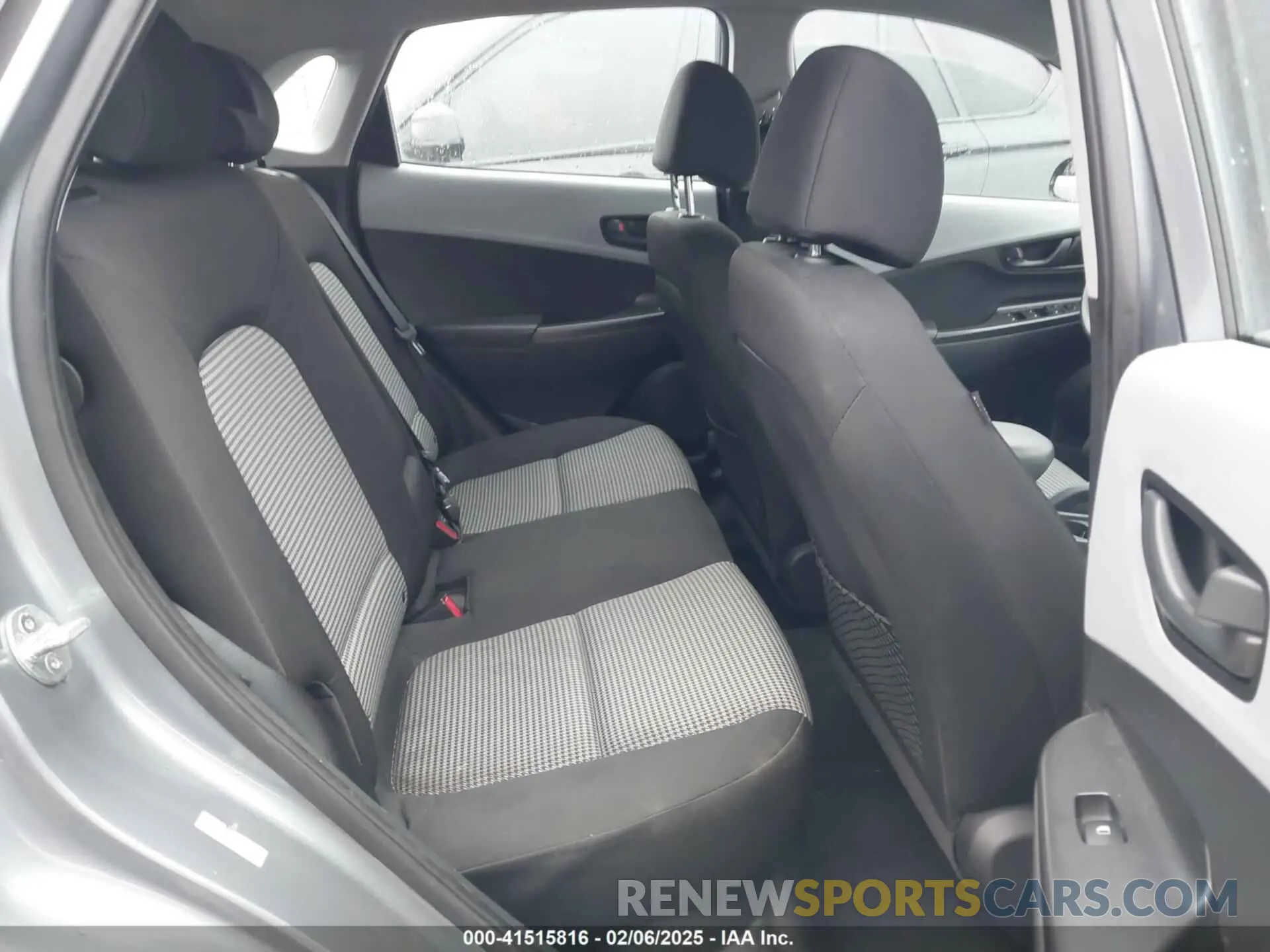 8 Photograph of a damaged car KM8K12AA5MU645651 HYUNDAI KONA 2021