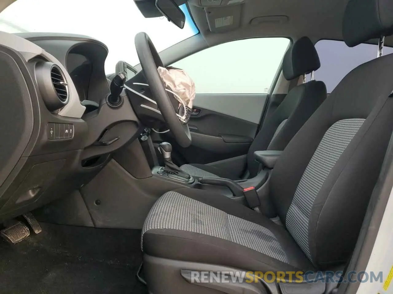 7 Photograph of a damaged car KM8K12AA8MU694116 HYUNDAI KONA 2021